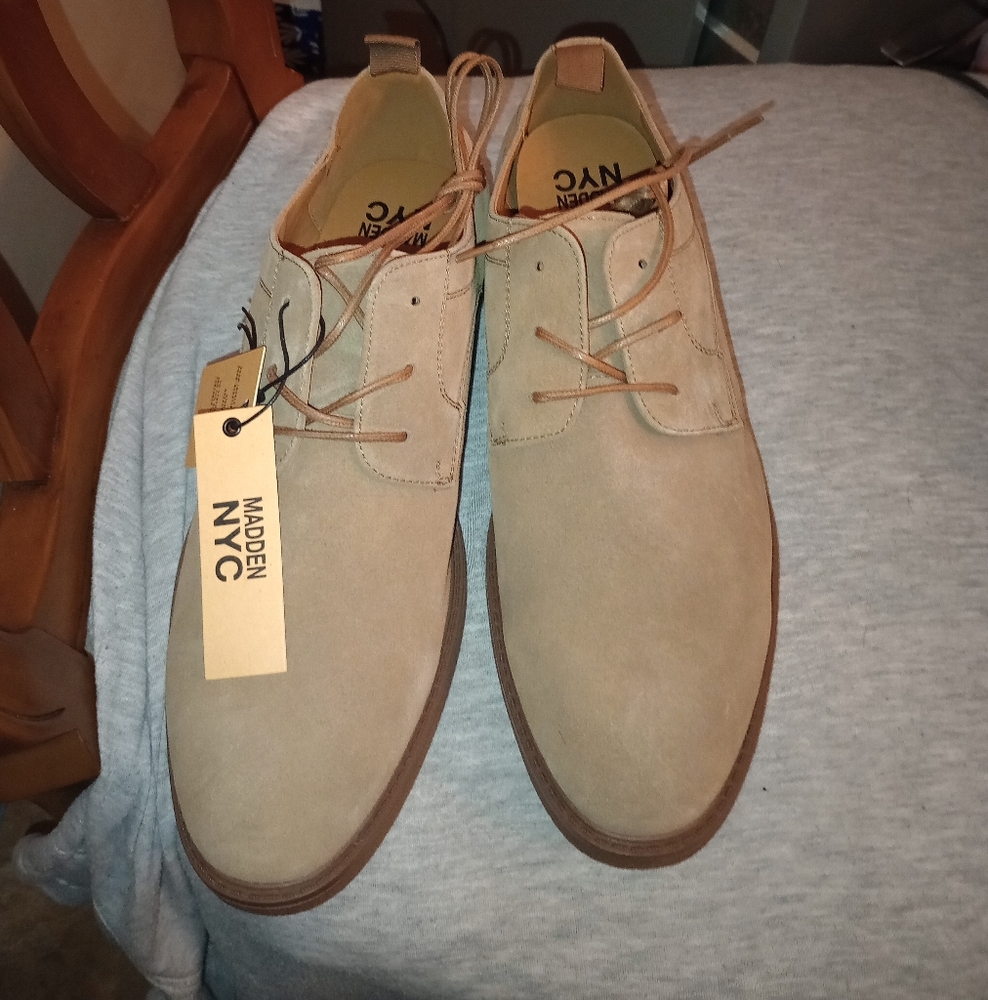 Men's dress shoes